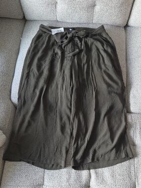 torrid Olive Green Tie-Waist Cropped Pant